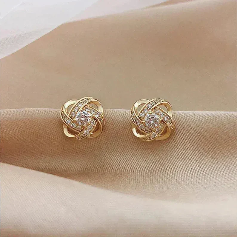 Pendientes Dorados Espiral Floral con Cristales
