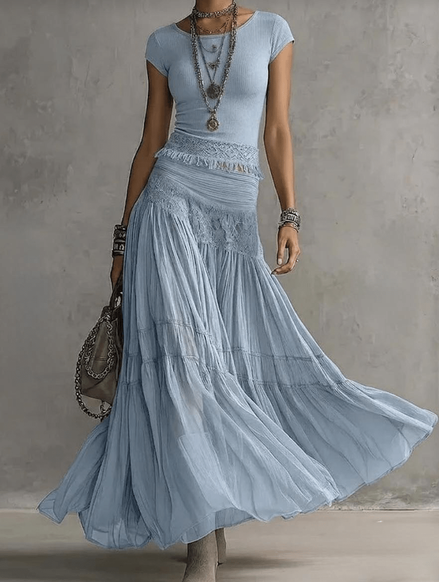 Conjunto Top de Encaje Azul con Panel y Falda Maxi Plisada