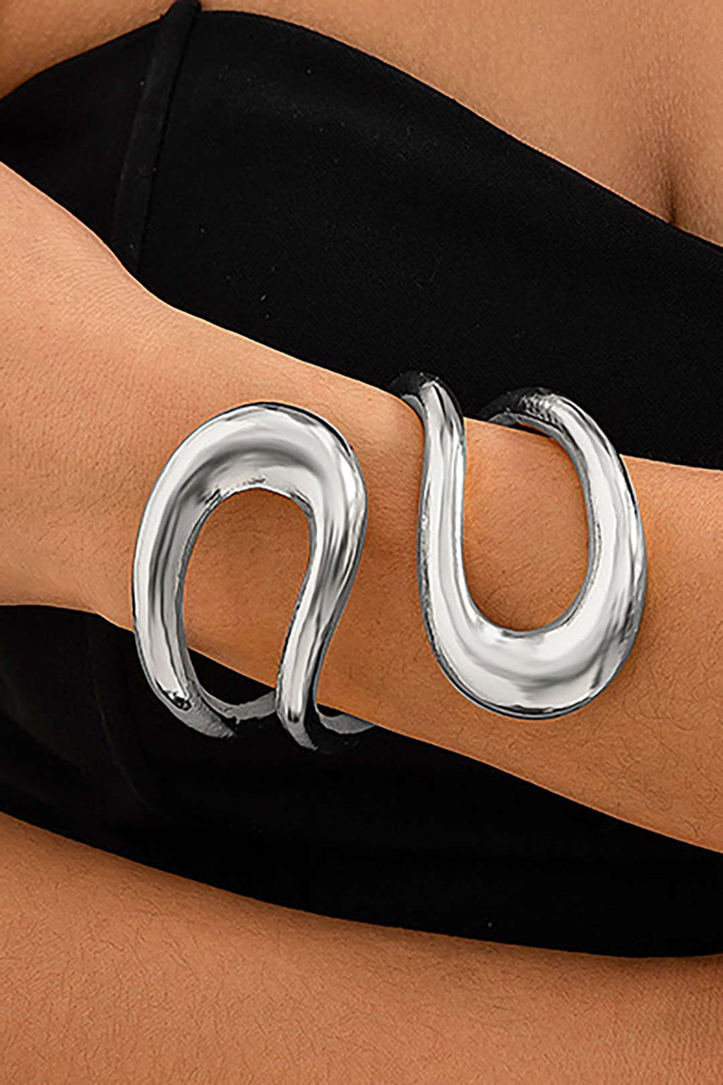 Pulsera Asimétrica Recortada