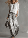 Conjunto Camiseta Blanca Fluida y Pantalón de Chifón Estampado de Leopardo