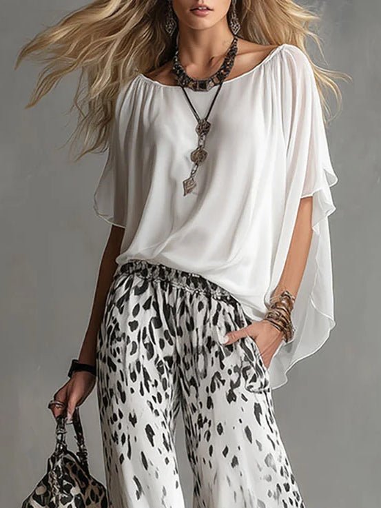 Conjunto Camiseta Blanca Fluida y Pantalón de Chifón Estampado de Leopardo