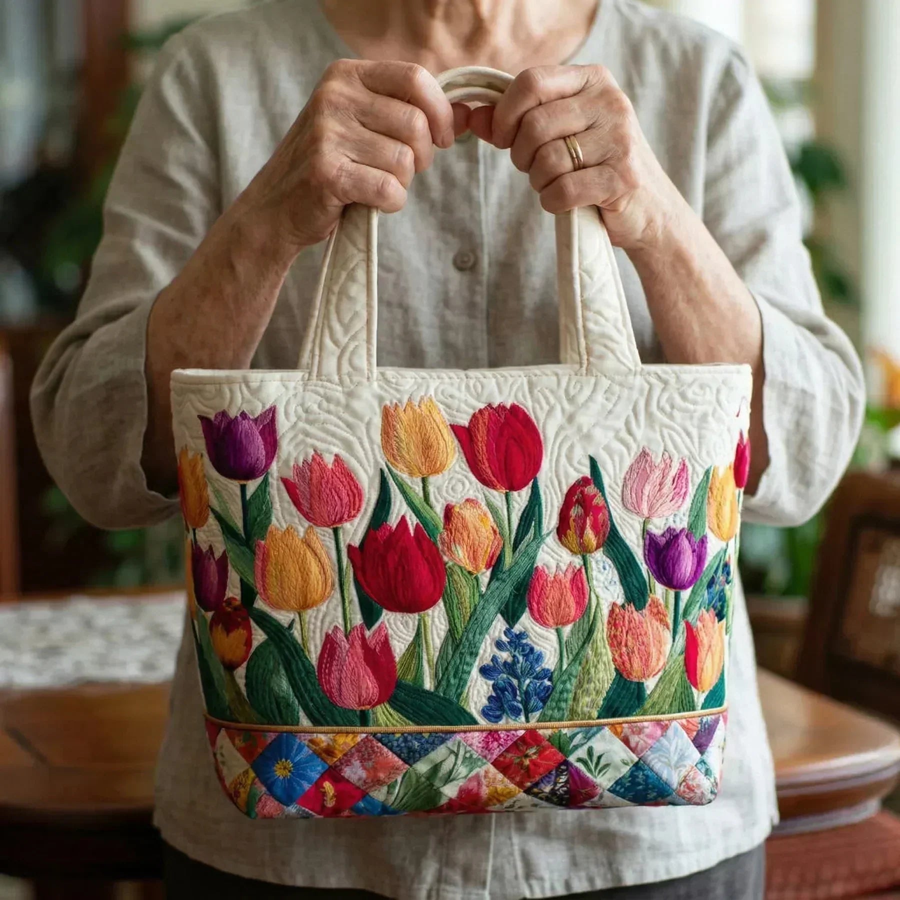 Grizel - Bolso Tote Texturizado de Tulipanes Diseñado a Mano