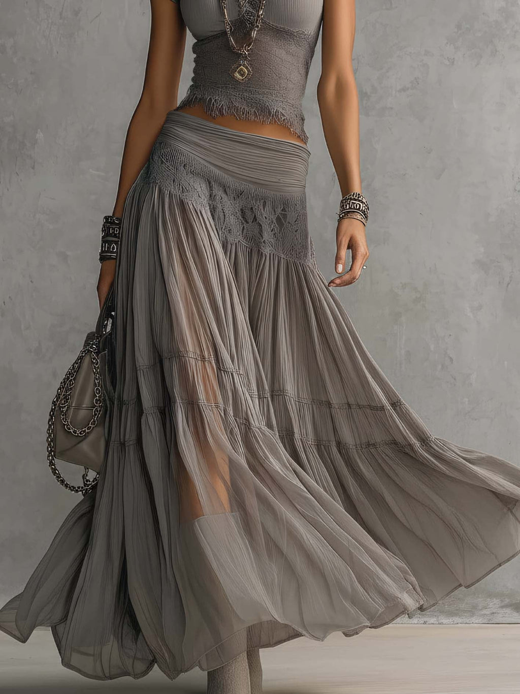 Conjunto Top Transparente de Encaje Gris con Panel y Falda Maxi Plisada