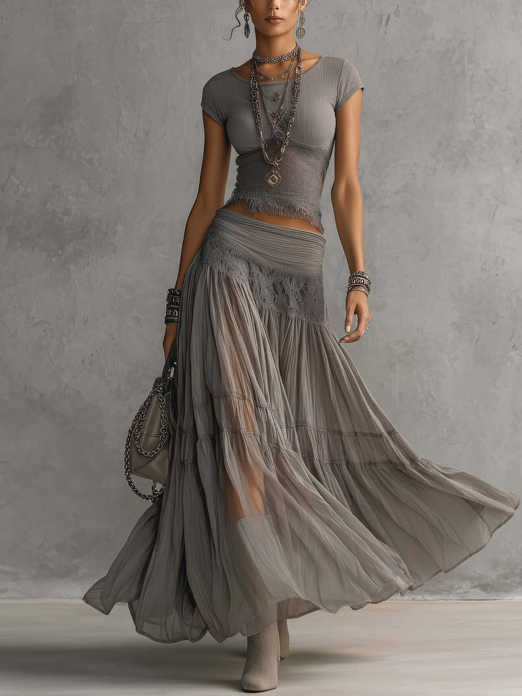 Conjunto Top Transparente de Encaje Gris con Panel y Falda Maxi Plisada