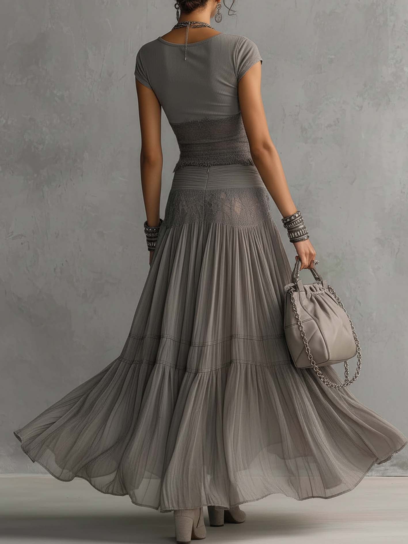 Conjunto Top Transparente de Encaje Gris con Panel y Falda Maxi Plisada