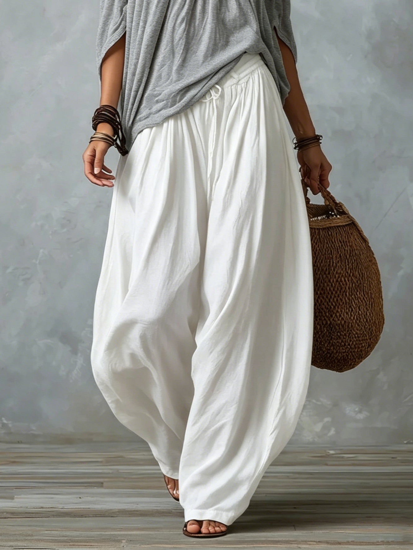 Conjunto Top Gris Off-Shoulder y Pantalón Farol Blanco Holgado