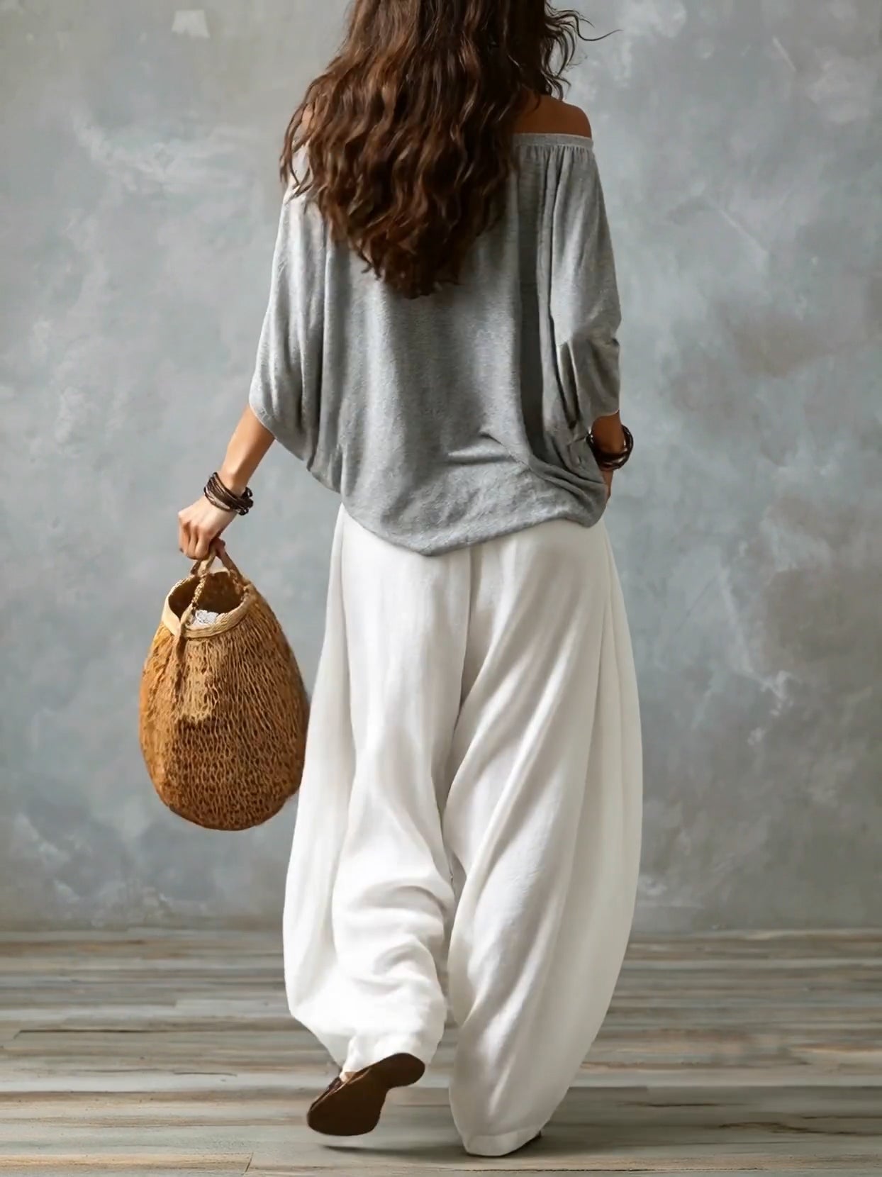 Conjunto Top Gris Off-Shoulder y Pantalón Farol Blanco Holgado