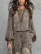Conjunto Top con Mangas Farol y Estampado Paisley Gris y Pantalón Ancho