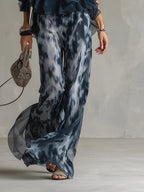 Conjunto Top Halter Azul Marino y Pantalón Ancho Estampado de Chifón