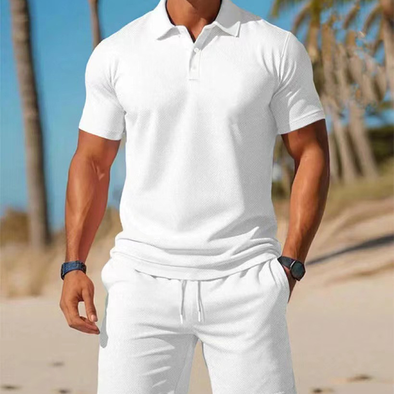 Conjunto de verano de dos piezas para hombre compuesto por un polo y unos pantalones cortos