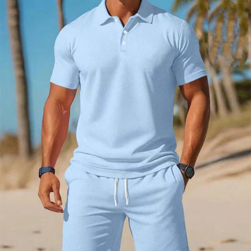 Conjunto de verano de dos piezas para hombre compuesto por un polo y unos pantalones cortos