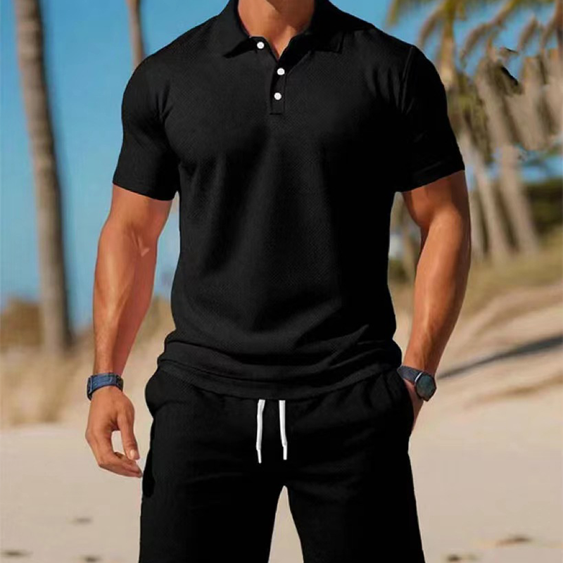 Conjunto de verano de dos piezas para hombre compuesto por un polo y unos pantalones cortos