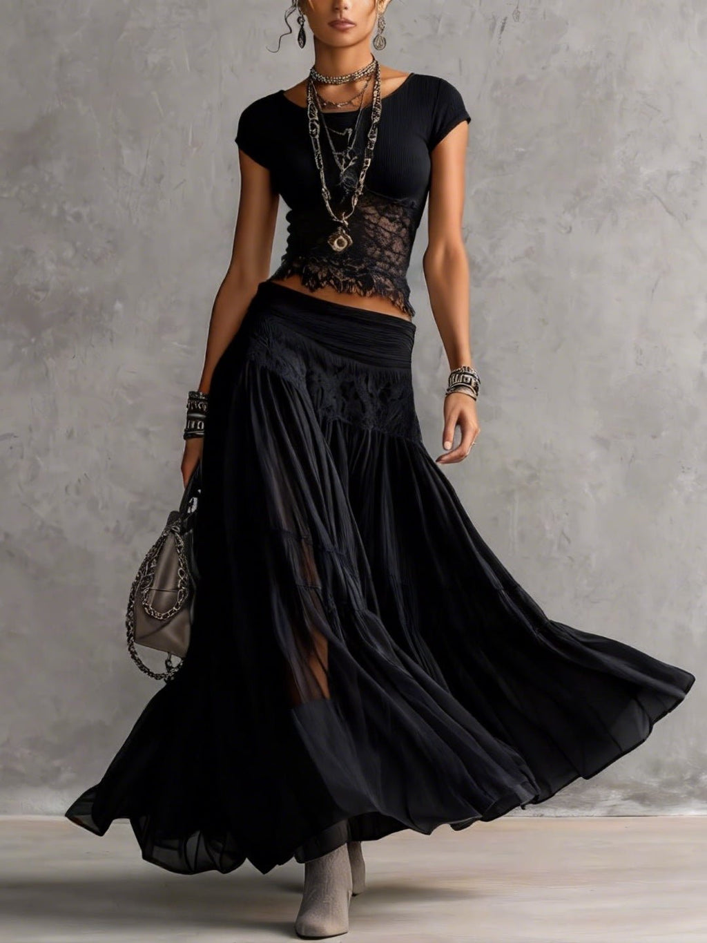 Conjunto Top Transparente de Encaje Negro y Falda Maxi Plisada