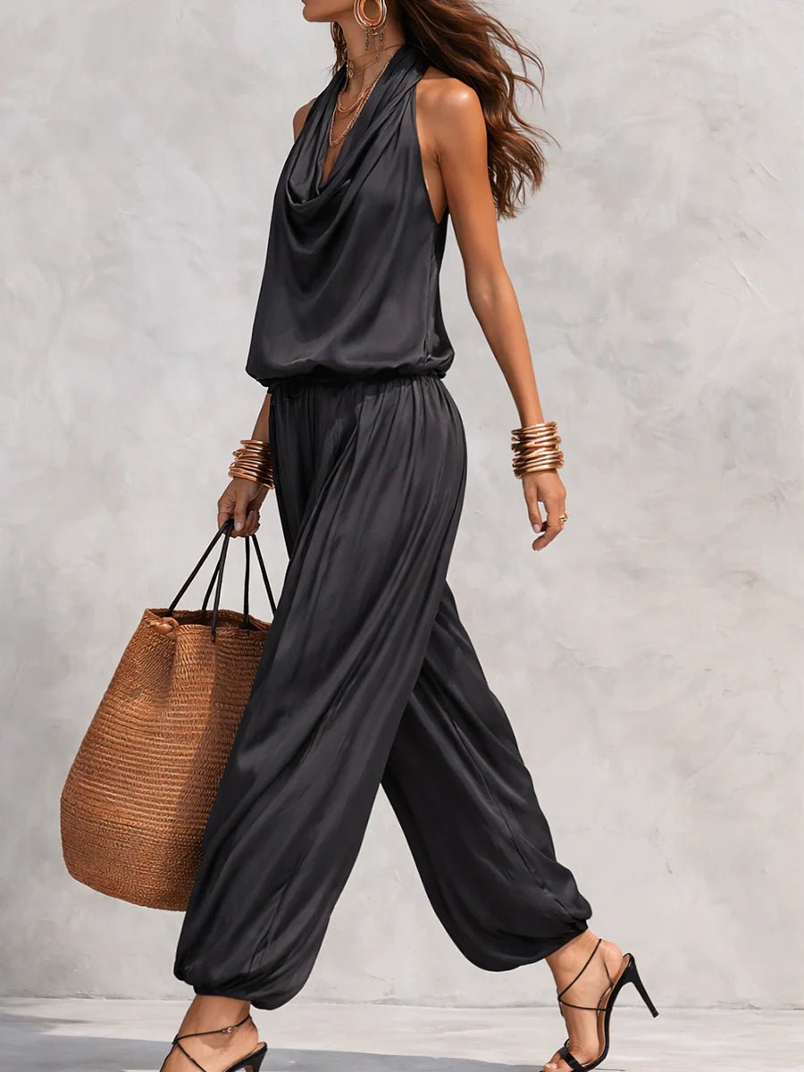 Conjunto Top Halter Sin Mangas Negro y Pantalón Plisado