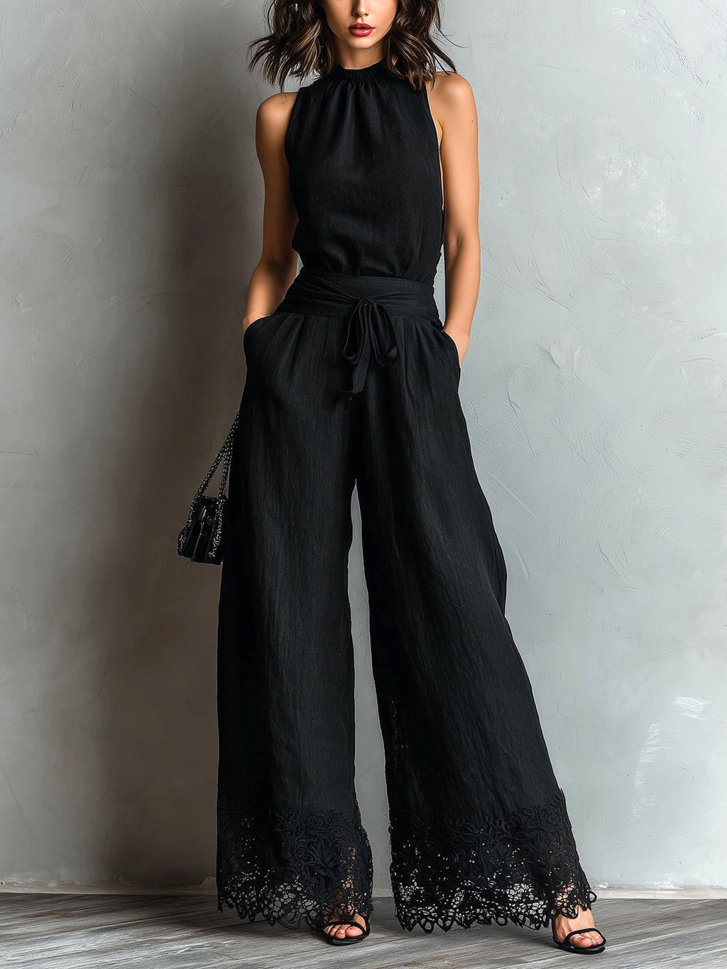 Conjunto Top Halter Negro Símil Algodón-Lino con Lazo y Pantalón Ancho Rematado en Encaje